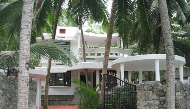 A Very Very Special House, Villa Lake View, (with Pool) Kovalam