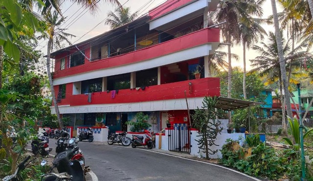 Abhi's cafe avaduthura kovalam