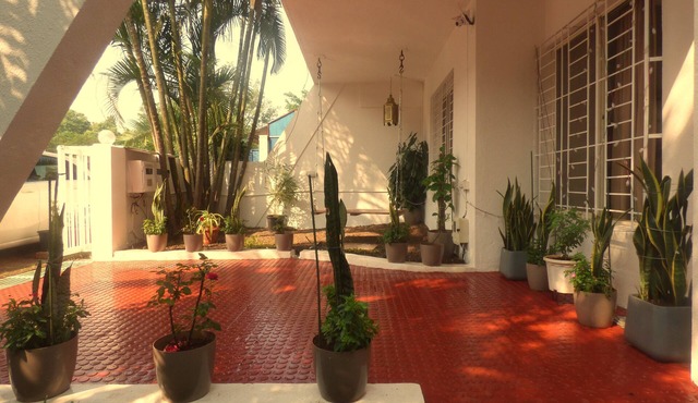 Abode Pool, Golf & Fun Villa 2BHK Close to main market. Suitable for 8 Guests in Lonavala