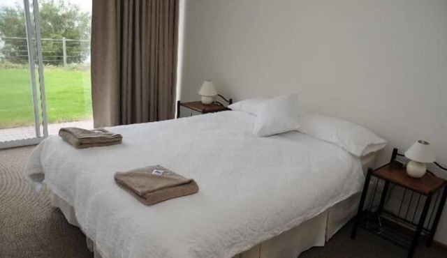 ABSOLUTE WATERFRONT 2 BEDROOM UNIT in Port Lincoln