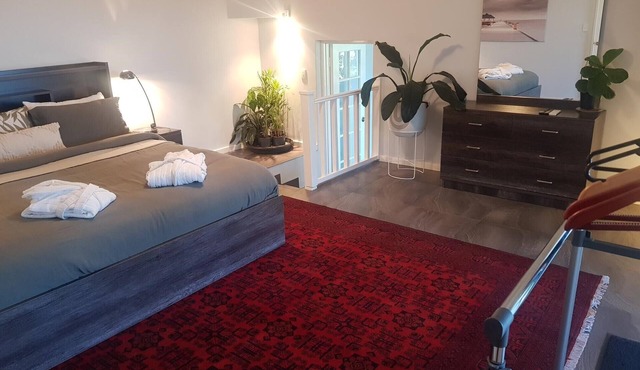 Accommodation on the escarpment of Perth Hills - incredible views and sunsets in Swan View