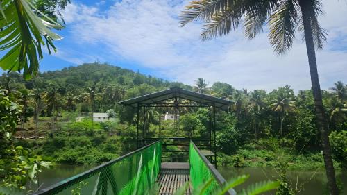 Adan Paradise Riverview Homestay