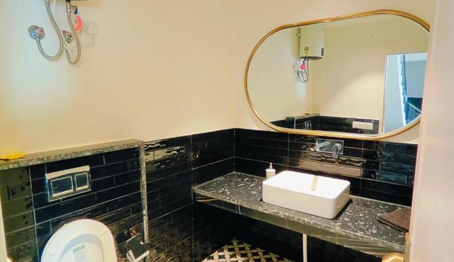 Aero Breeze 002 Jacuzzi Penthouse near Airport