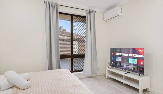 Affordable Comfort | Cozy Stay with All Essentials in Eight Mile Plains