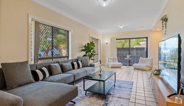 Affordable & Convenient Stay | 4Beds w/Ducted AC in Sunnybank
