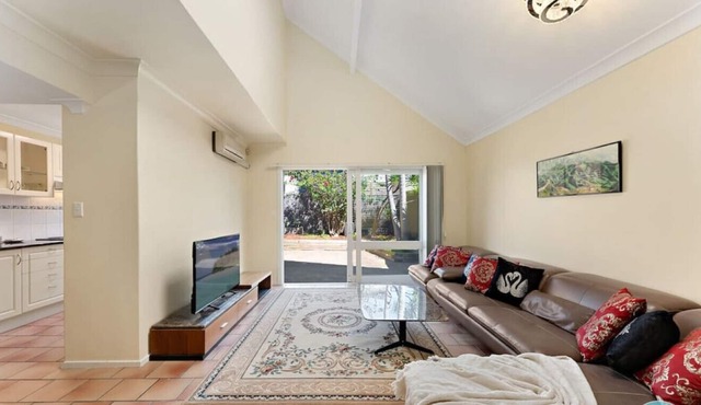 Aircabin | Neutral Bay | Cheerful | 2 Beds House