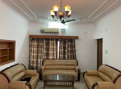 AIRHOMESTAYS-VILLA IN PRIME LOCATION