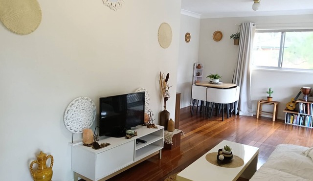 Airy, quaint hideaway with fantastic location in Slacks Creek