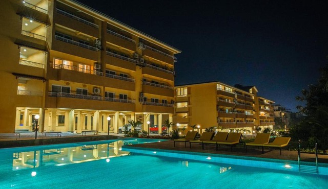 Alaya Stays 3 BHK Apartment with Pool - Veera Marina