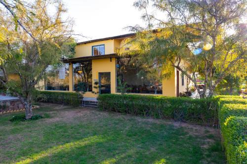 Alaya Stays, Krishna Serenity Pet-Friendly Suite with Pool, Lawn & Gazebo