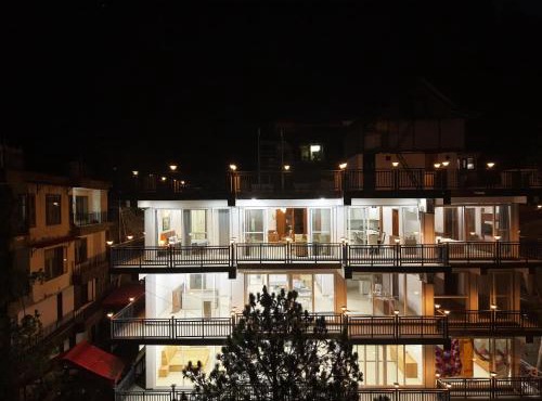 Alaya Stays Mist & Manor Cedar Pet-friendly 3-BHK Apartment with Shared Game Zone, Outdoor Seating & Scenic Views