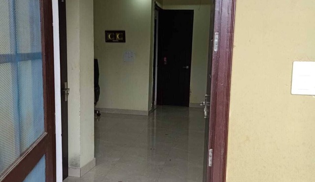 Aliment House 3bhk aprt,with kitchen& Roof top for yoga and watching mountain.