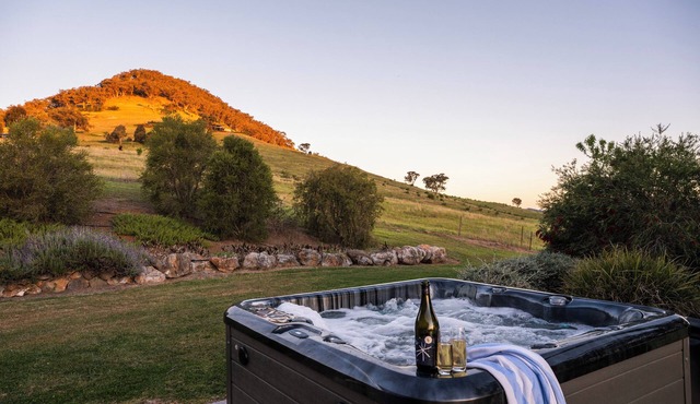 Allambie Poolside Elegance in Mudgee Countryside in Mount Frome