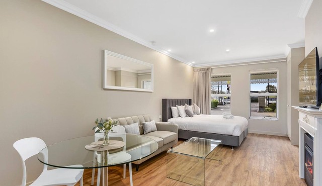 Aloha Central Luxury Accommodation in Naracoorte