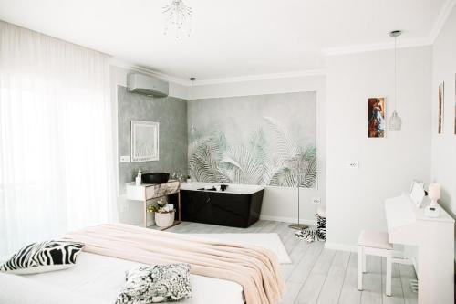 AM Piano & Bathtub Studio