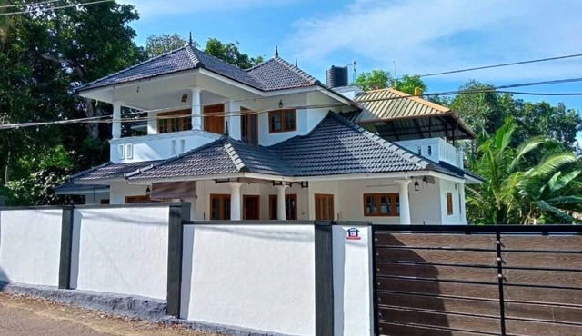 Amazing 4-bedroom house with AC in vibrant in Near Kottayam Town