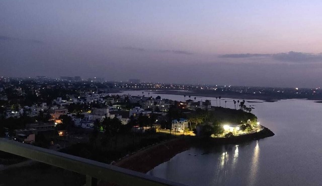 Amazing Lake View Sky Condo | Luxury 3 Bedroom Apartment in the city