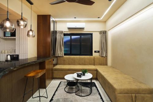 Amber 1BHK in Khar W by SquareOne Stays