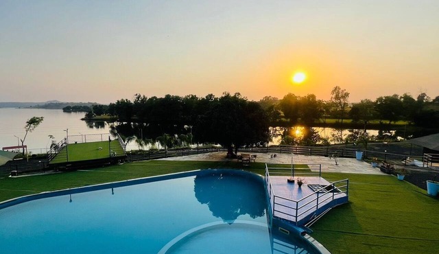 Amigos Lake Resort