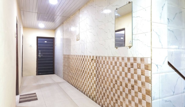 Amrapali Hotel