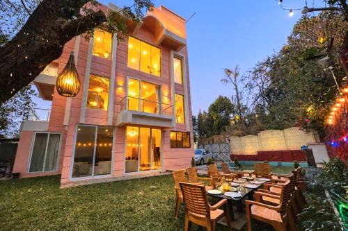 AMY VILLA LONAVALA 5Bhk with swimming pool and garden