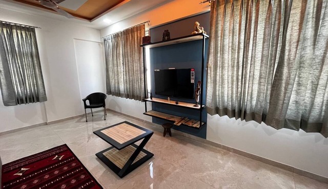 Anahat Host-all : Cozy 2-bedroom apartment in Nashik with WiFi, AC Max 6 Pax
