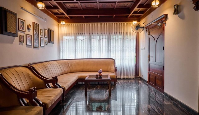 Anjaneyam 4BHK Heritage Villa - Near Marine Drive
