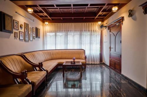 Anjaneyam 4BHK Heritage Villa I Near Marine Drive