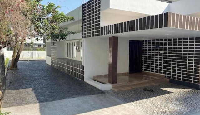 Ann's Cozy stay, Near Lulu Mall, Kochi