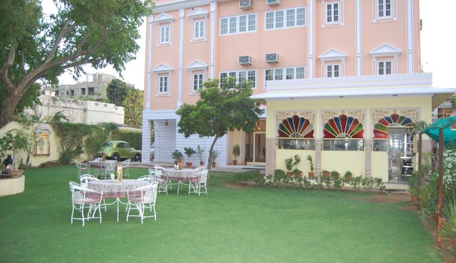 Anuraag Villa