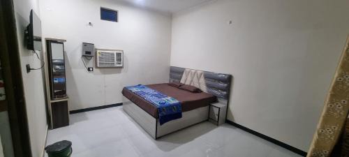 Anusthan Hotel in Salon