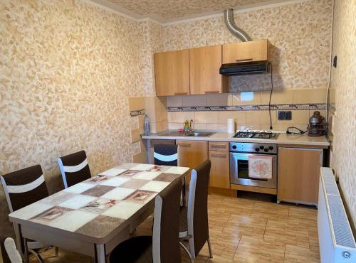Apartament cu 2 Camere cu Băi Private Bucatarie Comună