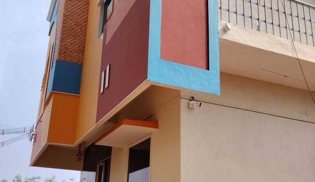 APMSV Home Stay in Tiruvannāmalai offers a 4-bedroom, 5-bathroom Lavish villa