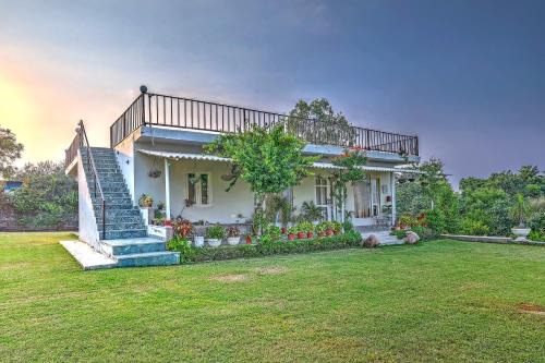 Aravale Farm Pet-friendly 4-BHK Farmhouse With Private Pool, 2-Acre Lush Garden & Aravali Views