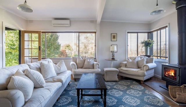 Ardbrae Countryside Tranquility Charming Cottage in Red Hill South