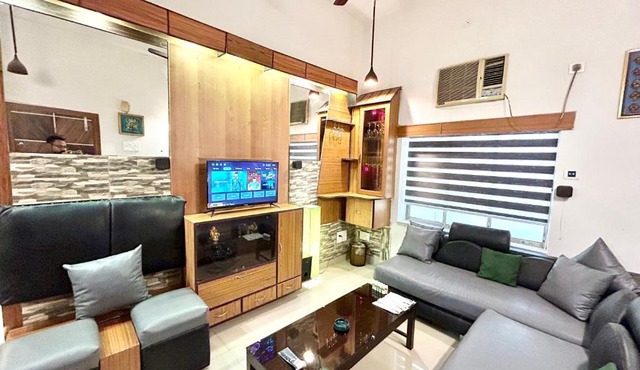 Aristocratic 3BHK apartment near Eastern Metropolitan Club, Santoshpur