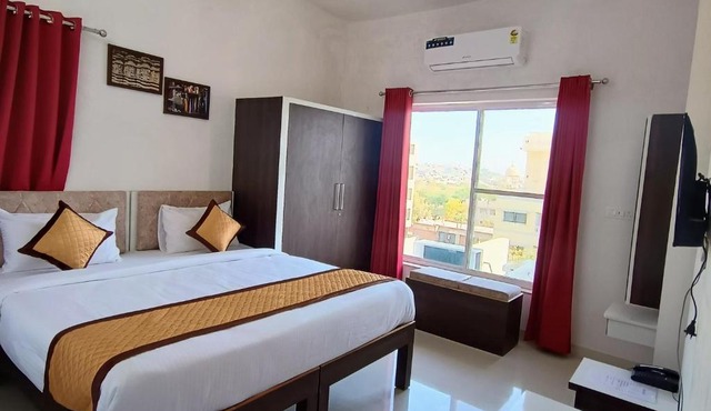 Arul's Hotel