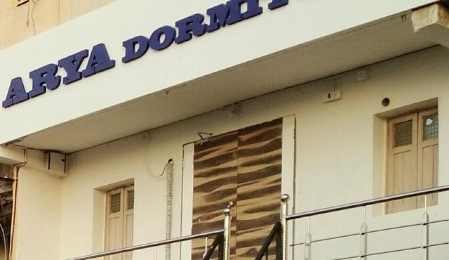 Arya Dormitory Hotel