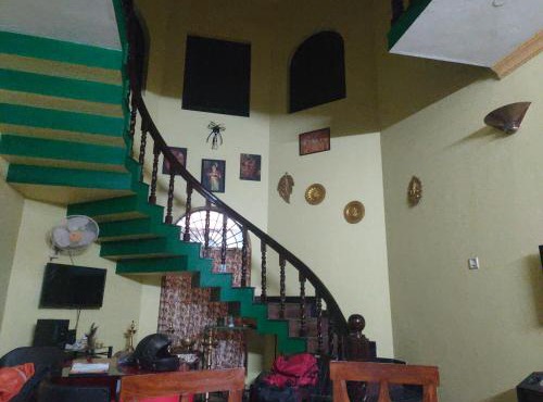 Ashlin's Royal Palace Stay