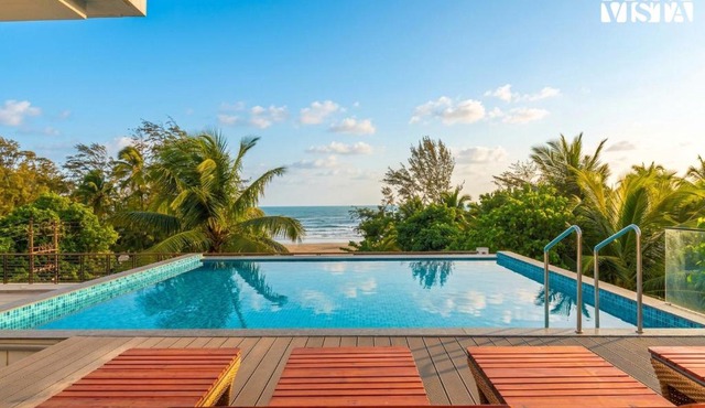 Ashore By Vista - Morjim by StayVista - 6BHK Beach-View Villa with Infinity Pool in Morjim