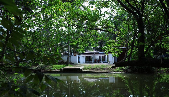 Ashtaman's Chayakadaveedu