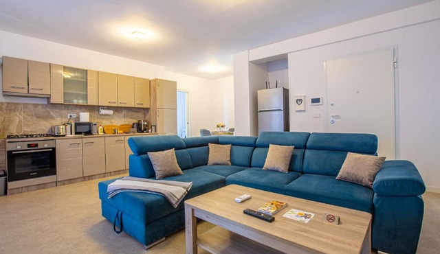 ATENEO - TREVI 2 ApArt Hotel, Modern DeLuxe Apartment with Big Terrace