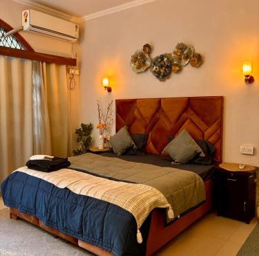Atharva's Homestay- Nehru Enclave Metro