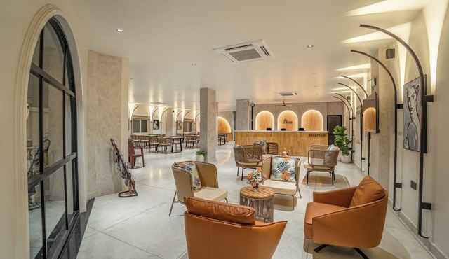 Aura Inn & Suites