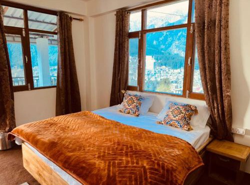 Aura Manali Best Mountain View Stays