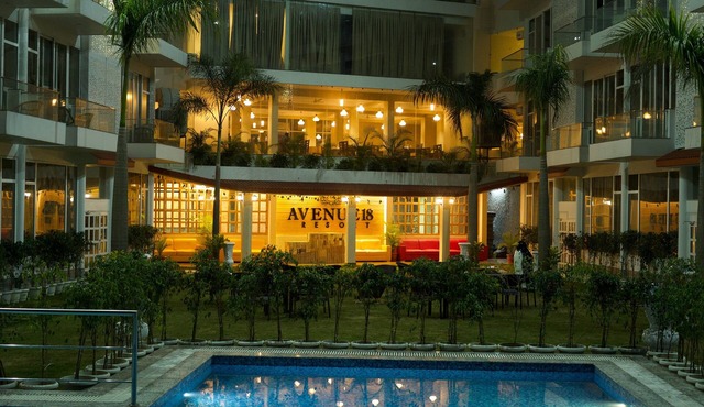 Avenue 18 Resort