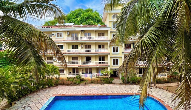Azure - 5 min walk to Varca beach