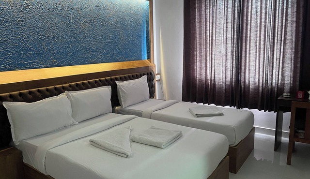 B SIX HOTEL AND LODGE