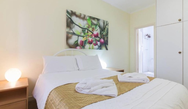 B5 Crawley Apartment 1 BRM & Sleepout near UWA in Perth