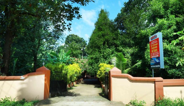 Back Packers Cochin Villa